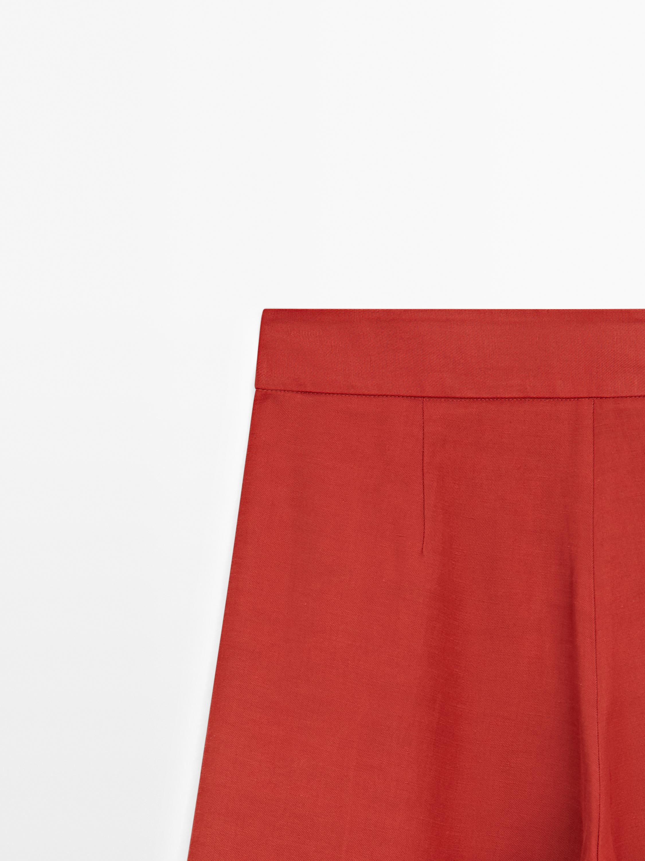 Flowing trousers with darts